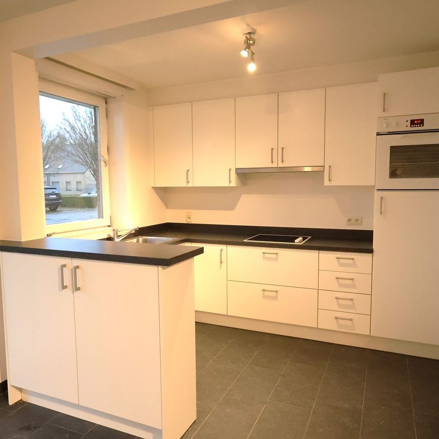 Gelijkvloers tweeslaapkamer appartement nabij het centrum van Roeselare - Photo 1