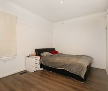 EASY ACCESS TO THE CITY - 6 MONTH LEASE - Photo 2