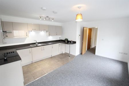2 bedroom flat to rent - Photo 2
