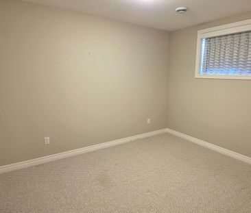 For Lease - 284 Classic Avenue, Welland, Ontario - Photo 4