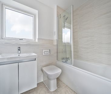 4 bedroom semi-detached house to rent - Photo 6