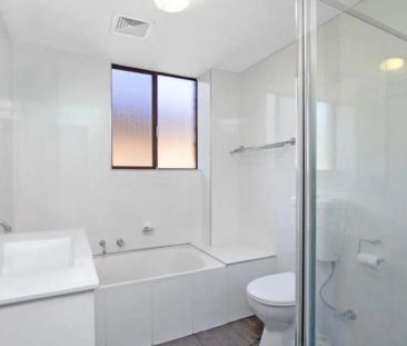 SPACIOUS TWO-BEDROOM APARTMENT! - Photo 4