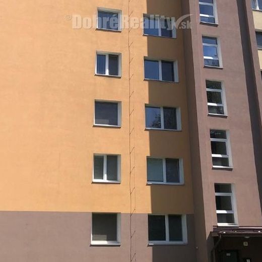 Pripravujeme prenájom 3 - izbového bytu v Lučenci na Vajanského ulici. - Photo 1