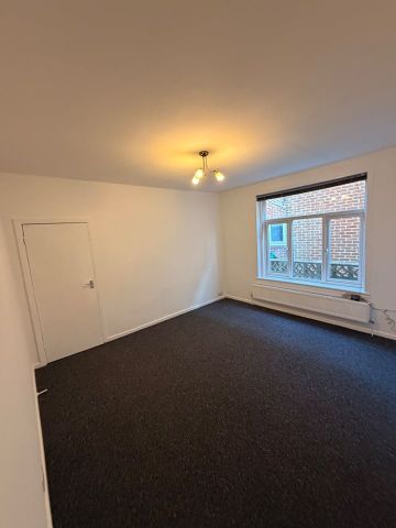 5 Bed Semi-Detached House, Malmesbury Road, SO15 - Photo 5