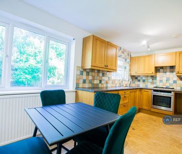 6 bedroom semi-detached house to rent - Photo 6