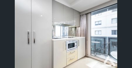 Stylish Apartment in Prime St Kilda Road Location *Utilities Included!* - Photo 2