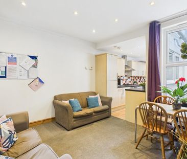 1 bedroom in a house share to rent - Photo 2