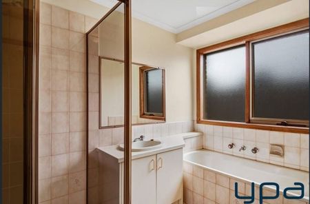 Spacious Family Home in Quiet Court Location !! - Photo 4