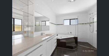 Spacious Family home with pool! - Photo 5