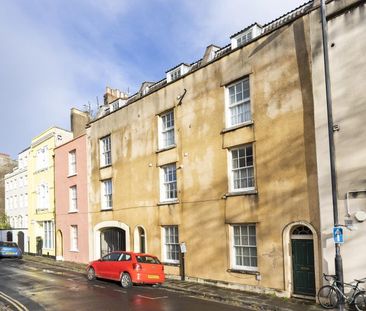 1 Bed Flat - Photo 3