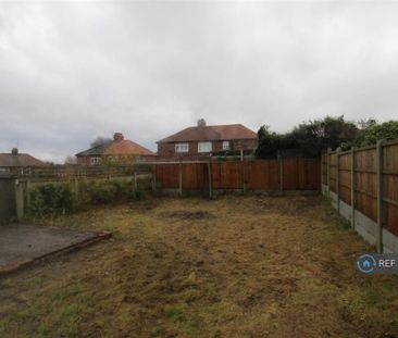4 bedroom semi-detached house to rent - Photo 3