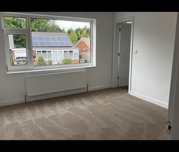 3 Bed Bungalow, Tarnside Close, SK2 - Photo 2