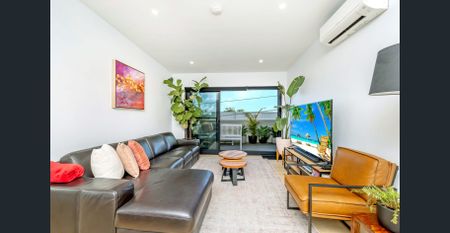 THIRD FLOOR APARTMENT IN CENTRAL LOCATION - Photo 4