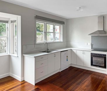 RENOVATED 3-BEDROOM KARORI HOME! - Photo 1