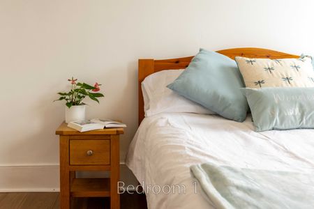 Room 1 - Photo 3