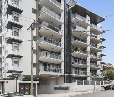 Spacious 2 Bedroom Apartment - Rent increase to $660pw - Photo 2