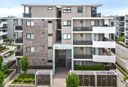 Modern Two Bedroom Unit in a Prime Location - Photo 4