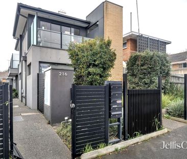 Two Bedroom Townhouse in Brunswick West - Photo 2