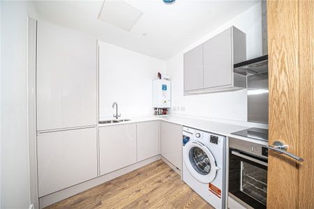 A fantastic opportunity to rent a newly renovated two bedroom apartment with allocated parking in the heart of Winchester. - Photo 2