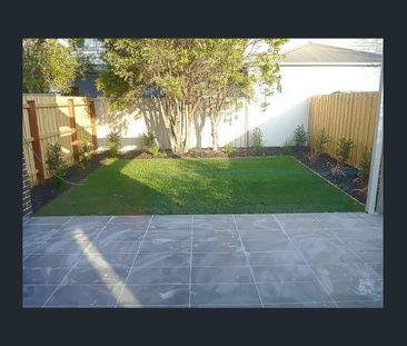 2/32 Myrtle Grove, Altona, Vic 3018 - Photo 2