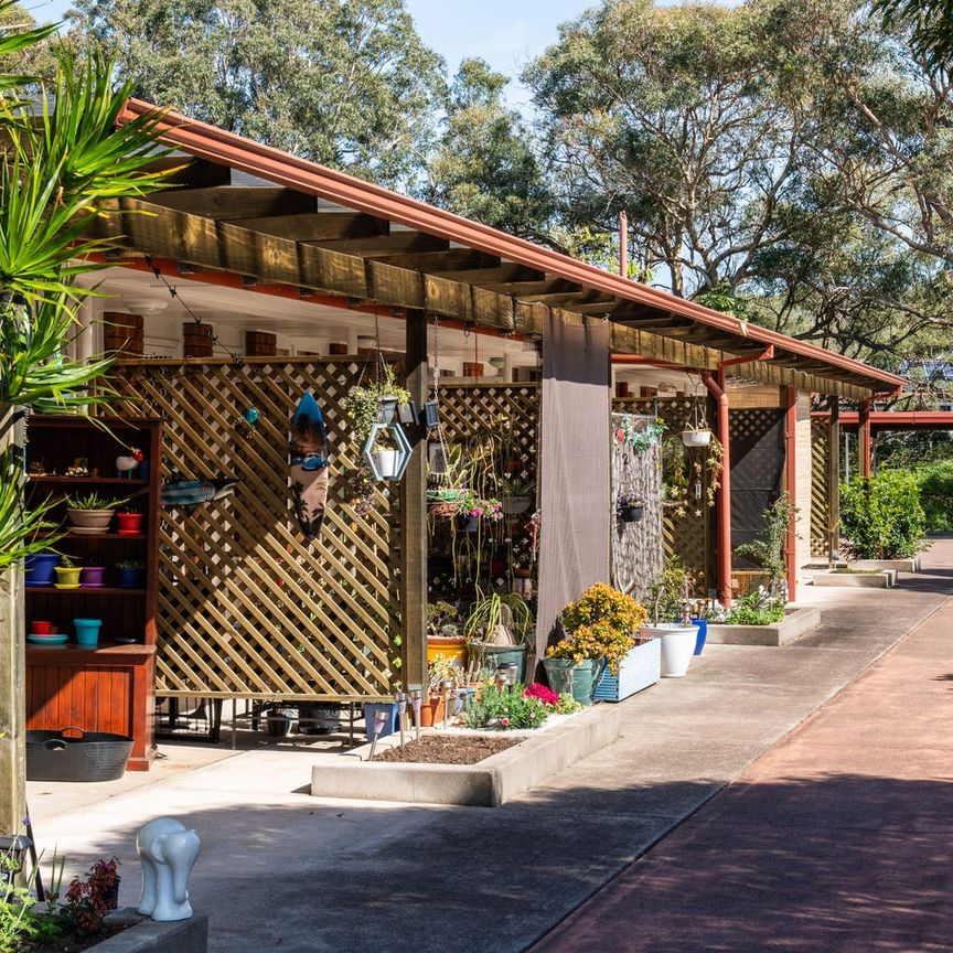 Quiet one bedroom, one bathroom single level Villa in Belmont. - Photo 2