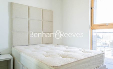 2 Bedroom flat to rent in Province Square, Canary Wharf, E14 - Photo 3