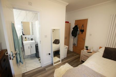 6 Bed Terraced House, Shinfield Road, RG2 - Photo 3