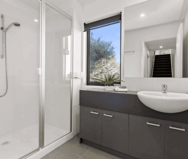 Beachside Luxury with Sweeping Bay Views - Photo 6