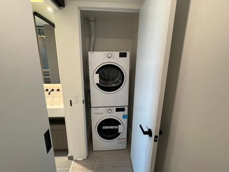 For Lease - 55 Charles Street Unit# 2302, Toronto, Ontario - Photo 3
