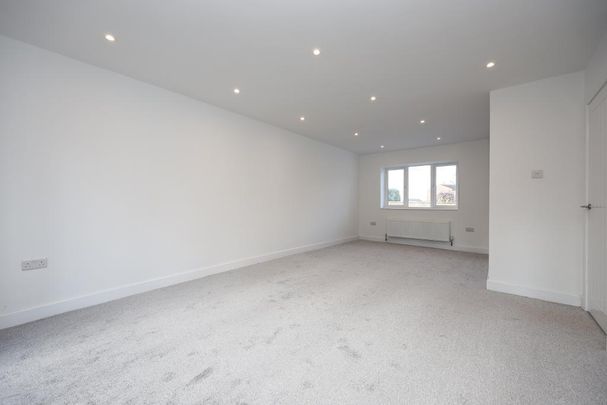 4 bedroom detached house to rent - Photo 1