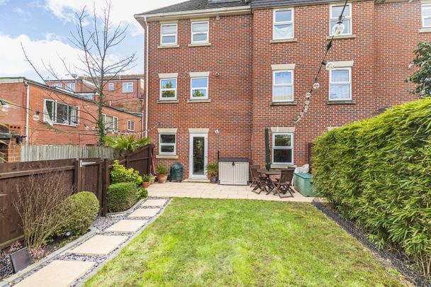 2 bed flat to rent in Owls Road, Bournemouth, BH5 - Photo 1