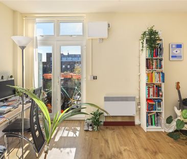 Romford Road, E15 - Photo 1