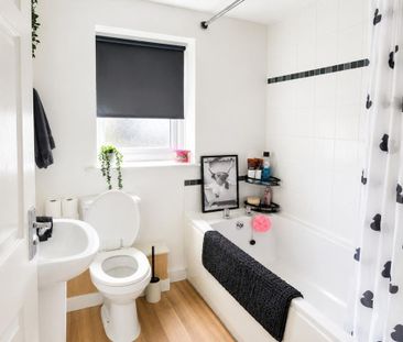 2 bedroom terraced house to rent - Photo 2