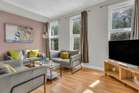 5 bedroom flat to rent - Photo 3