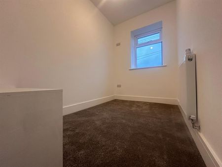 3 bed terraced house to rent in Burnley Road, Briercliffe, BB10 - Photo 4