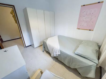 Calle Óscar Carvallo, Sevilla, Andalusia 41018 - Photo 3