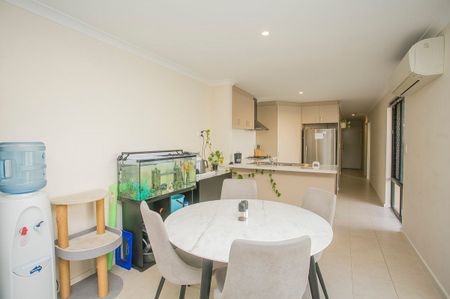 Beautifully Light Filled Home - Photo 5