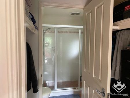 IMMACULATE VILLA IN LEAFY CARINDALE ESTATE - Photo 5