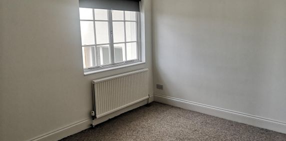 Carlton Crescent, SOUTHAMPTON - Photo 2