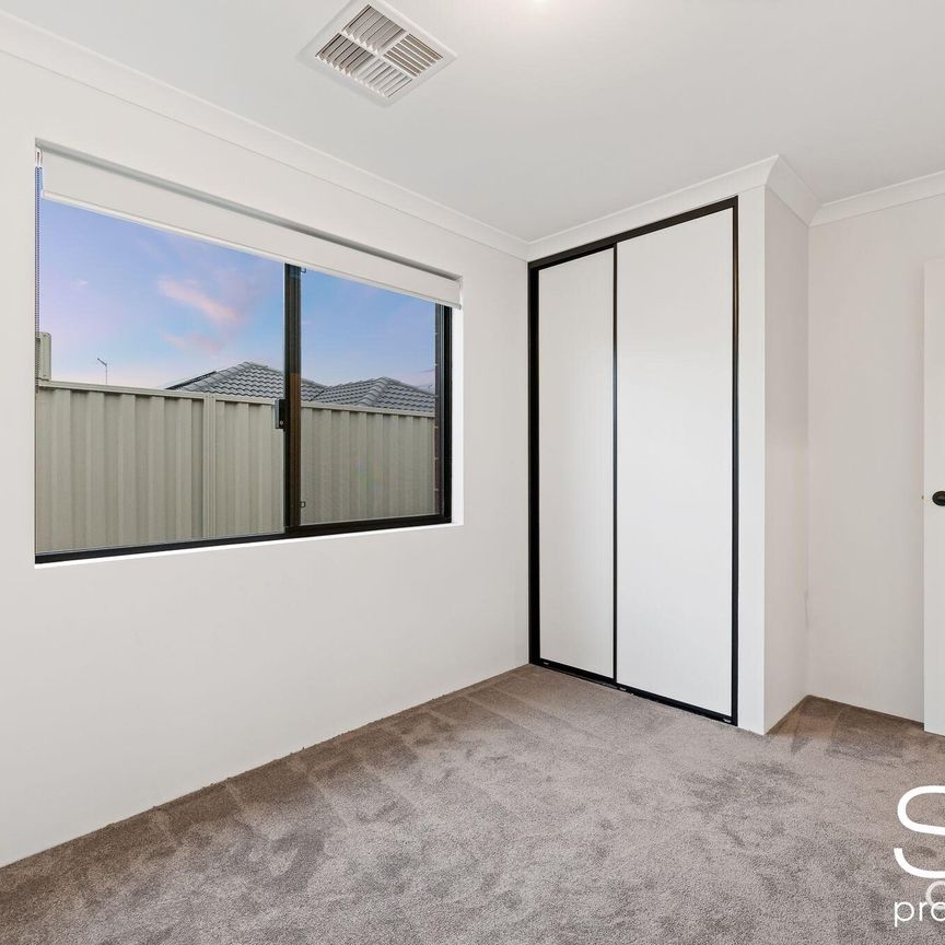 11 Lancaster Loop, Piara Waters - Photo 1