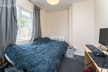 5 bedroom semi-detached house to rent - Photo 4