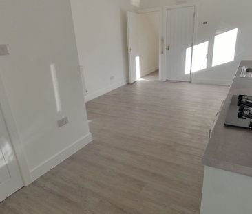 Flat 2, 167 Richmond Road, Roath, Cardiff, CF24 3BT - Photo 1