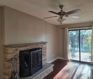 For Lease - 16 Portland Crescent, Newmarket, Ontario - Photo 2