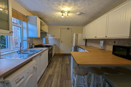 5 bedroom semi-detached house to rent - Photo 5