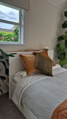 Sunny 2.5 bedroom with office & garage - Photo 2