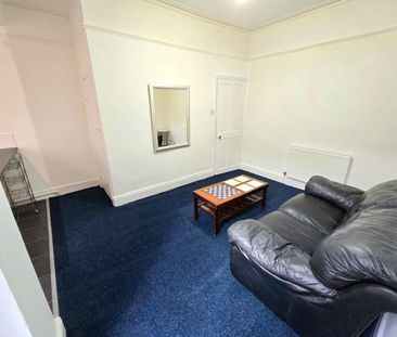 4 Bed Terraced House, Halsbury Road, L6 - Photo 2