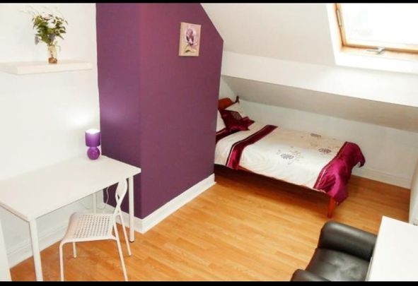Great 4 bedroom shared house in Bradford Room 1 - Photo 1