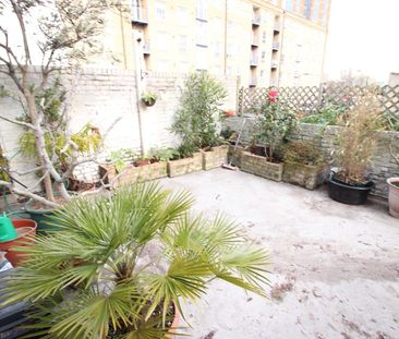 Room in a Shared Flat, Market Square, E14 - Photo 5