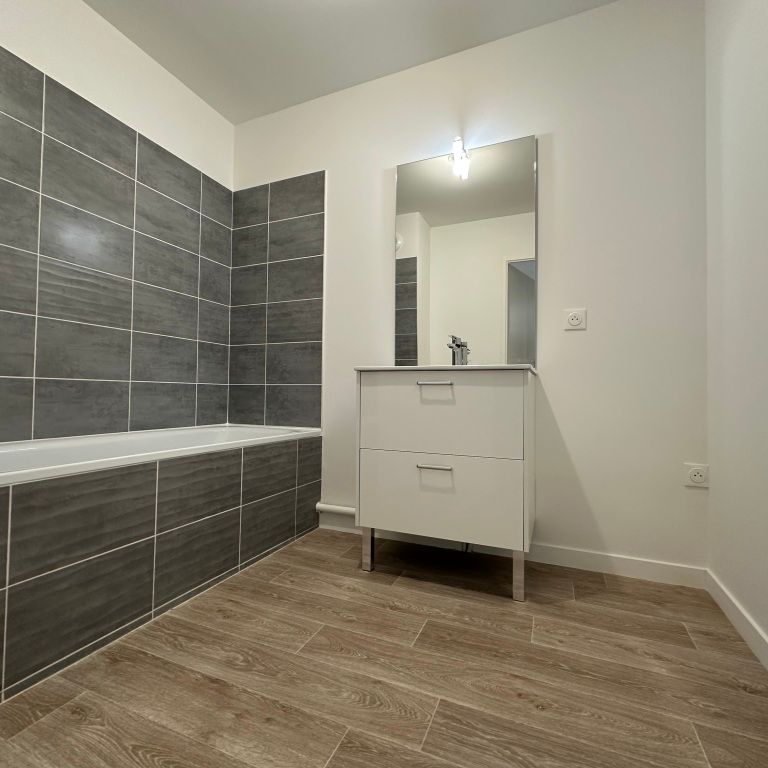 Location Appartement 4 pièces 80m² LUISANT 28600 - Photo 1