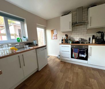 4 bedroom House To Let - Photo 6